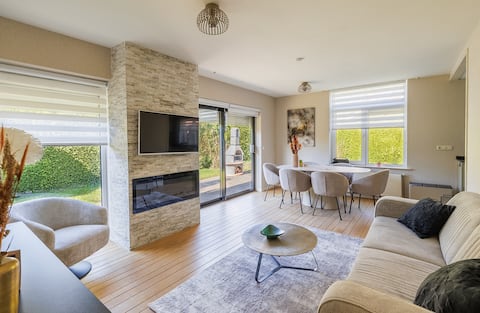 Popular Airbnb listing: Het Gouden Hert | Luxurious vacation home by the forest in Wijk 01 Bosgebied En Krachtighuizen