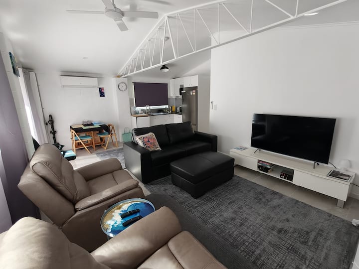 Modern Detached Studio - Close To Hospital & City - Toowoomba
