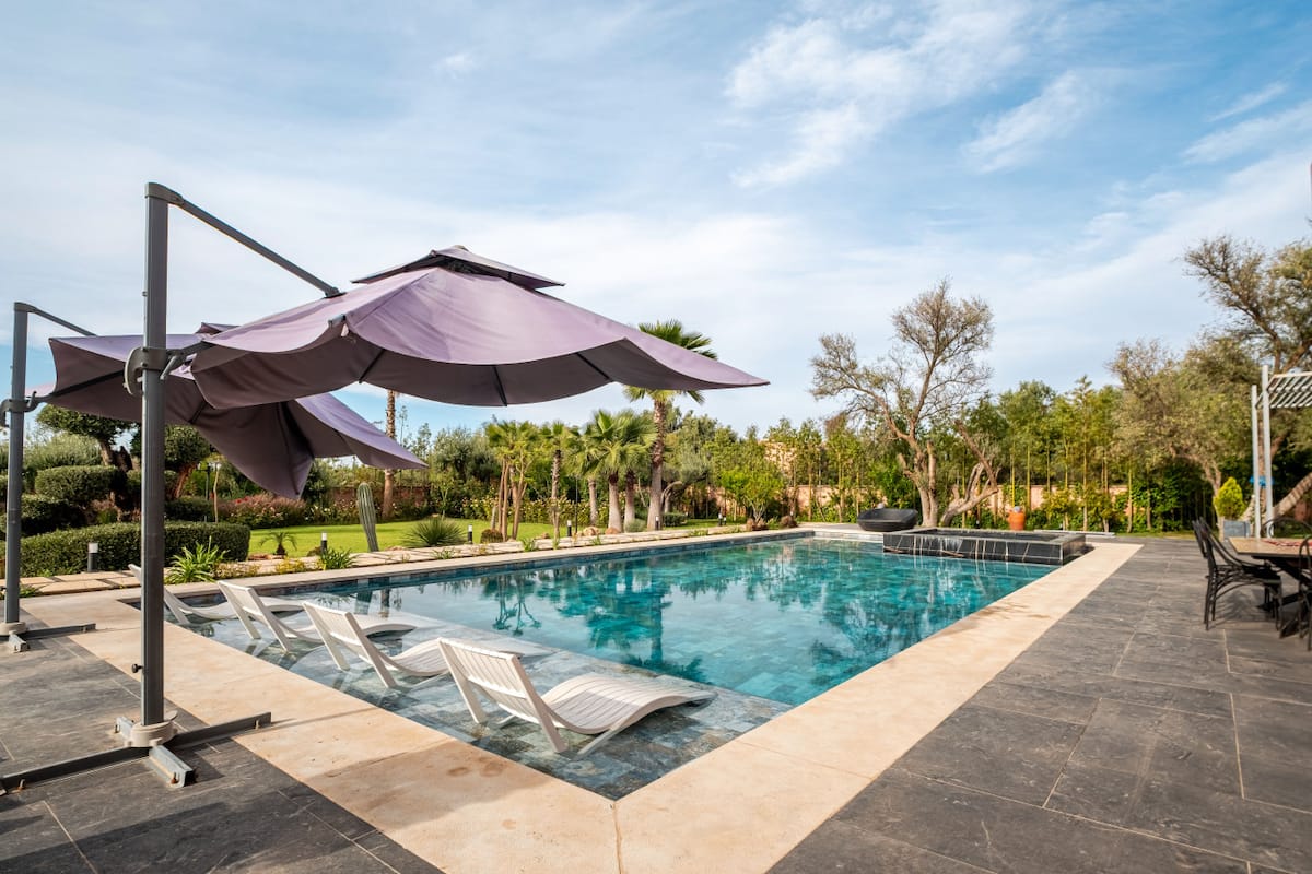 Villa 3000m² &middot; Piscine privée &middot; Vue Atlas &middot; Gym