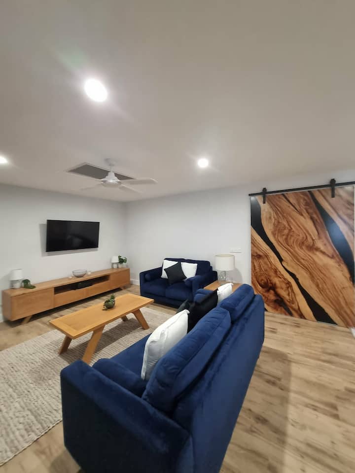 Sheik Oasis - Lightning Ridge