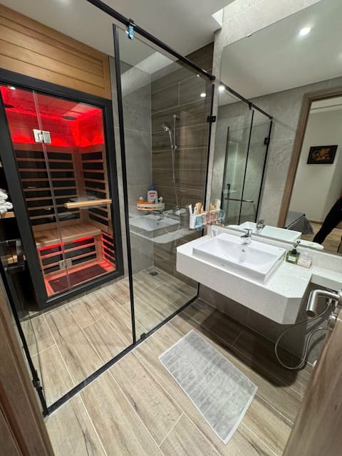 Free Sauna Private/2Br/luxury apartment/Landmark 1