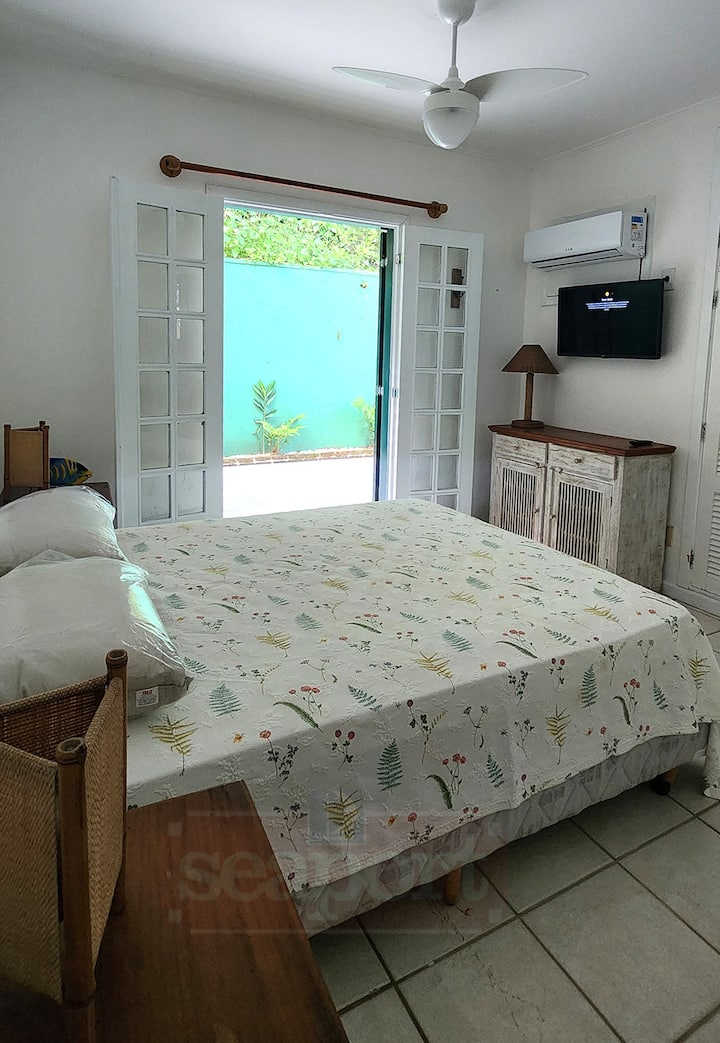 Chumba 1, chenye kiyoyozi, feni ya dari na runinga 