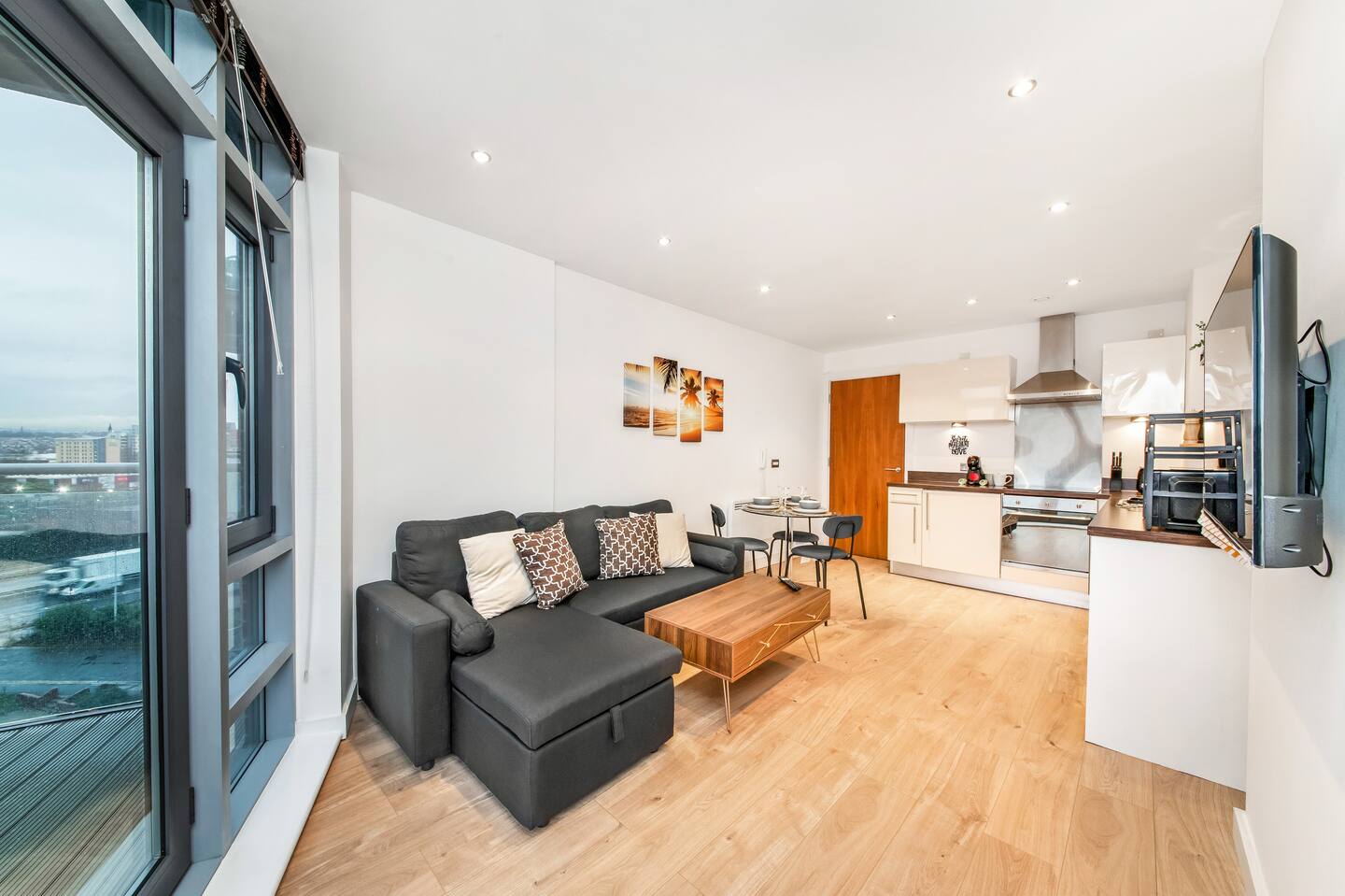Leeds City Centre Flat — Long Stays & Contractors - Sleeps 4 — photo 9