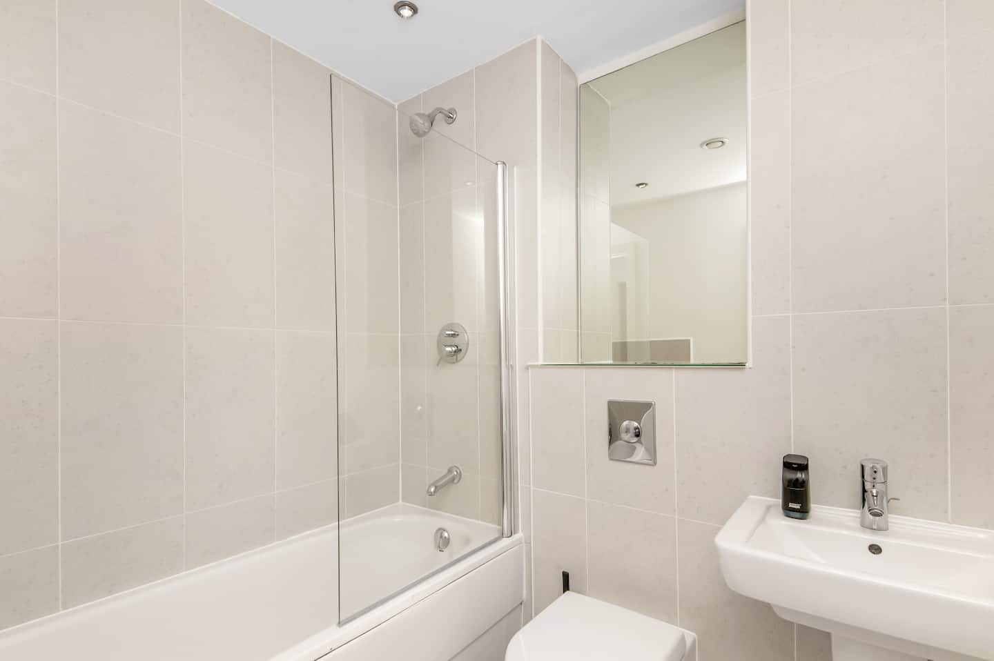 Leeds City Centre Flat — Long Stays & Contractors - Sleeps 4 — photo 25