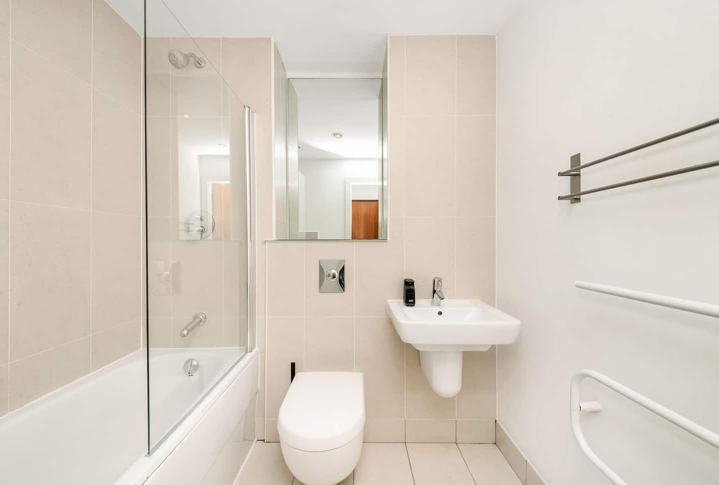 Leeds City Centre Flat — Long Stays & Contractors - Sleeps 4 — photo 24