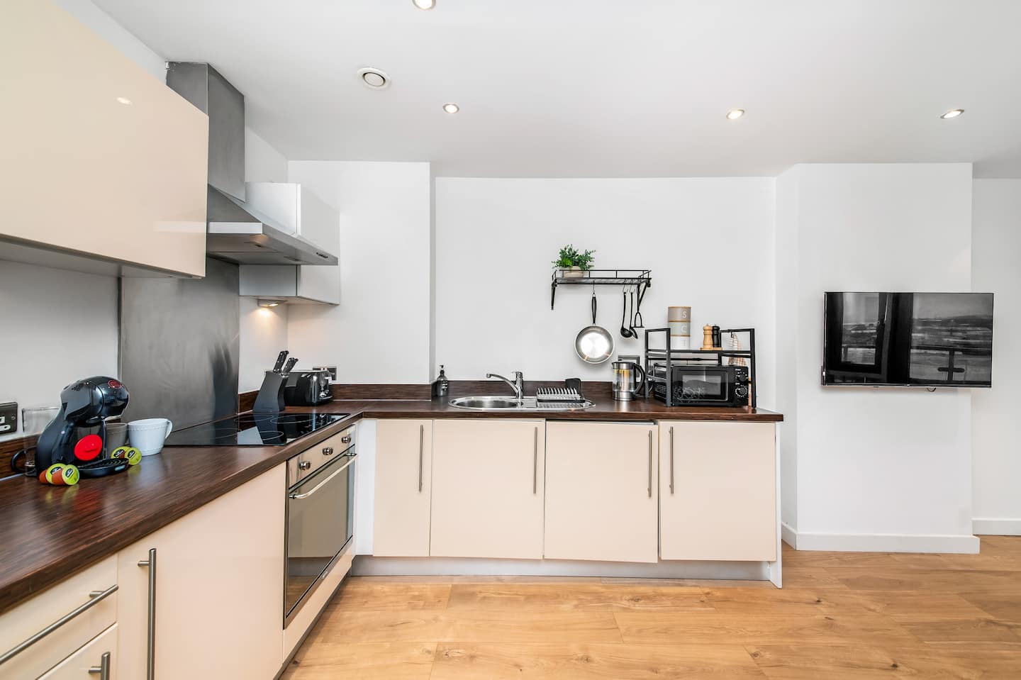 Leeds City Centre Flat — Long Stays & Contractors - Sleeps 4 — photo 19