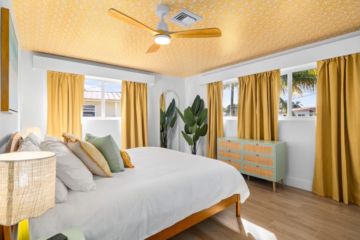 Bedroom 3  | King Bed | Dresser
@lynxresort