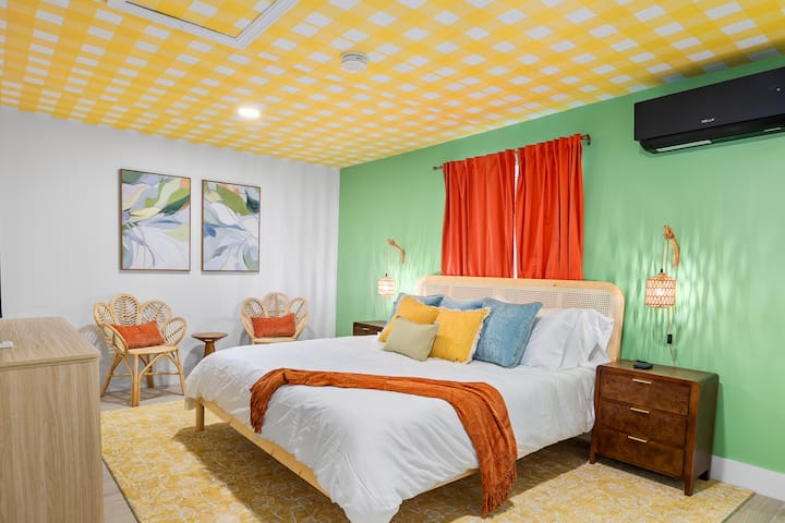 Bedroom 4  | King Bed | Dresser | 50" 4K HDR Roku TV
@lynxresort