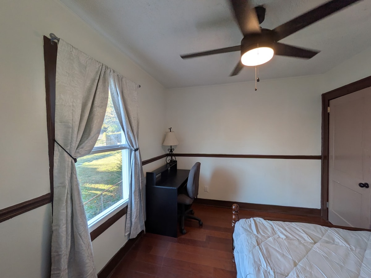 ‘Bamboo” private bedroom with shared bathroom etc – Photo 2