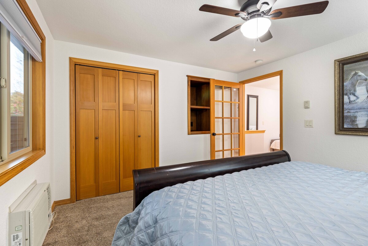 เตียงคิงไซส์ใหญ่