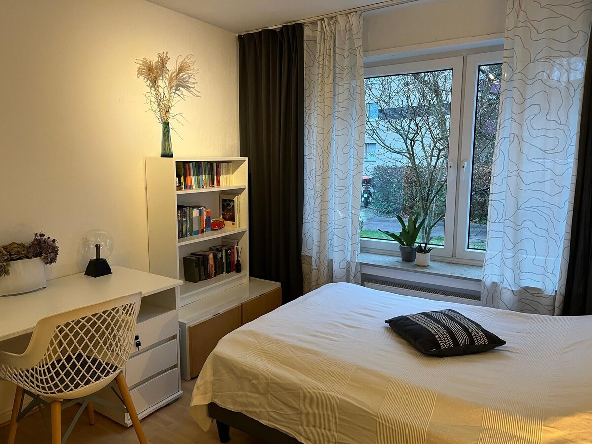 Double Room with Private Bathroom, Near Airport/Exhibition Center/Dome