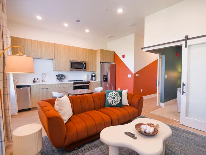 New Penthouse Apt | 5 Mins To Uab | Insane Gym! - Birmingham, AL