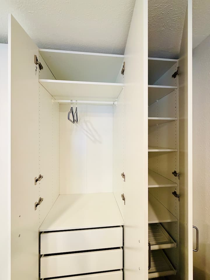 Near Dallas Market Center & Vibrant Cedar Springs - Apartments for