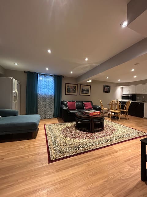 Top Airbnb: 2 Bedroom 1 Bathroom Basement Suite in Scarborough—Agincourt