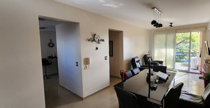 Departamento de 2 ambientes amoblado con balcón en Monte Castro