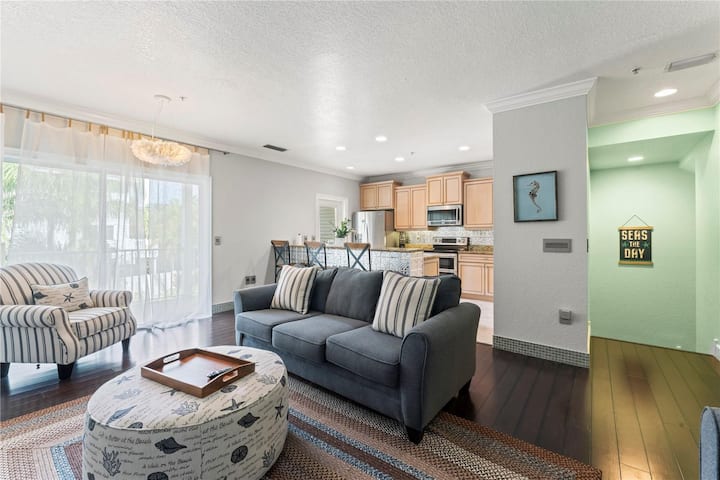 Beach House Paradise - Walk To Everything! - Indian Rocks Beach, FL