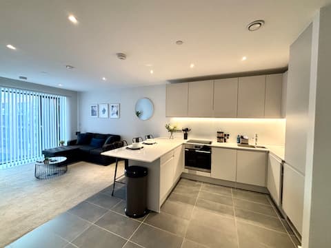 Popular Airbnb listing: Central, modern, stylish apartment with gym. in Blackfriars & Trinity