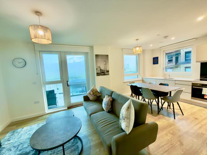 New Stylish 2 Bedrooms, 2 Bathroom, Balcony Flat - Barking