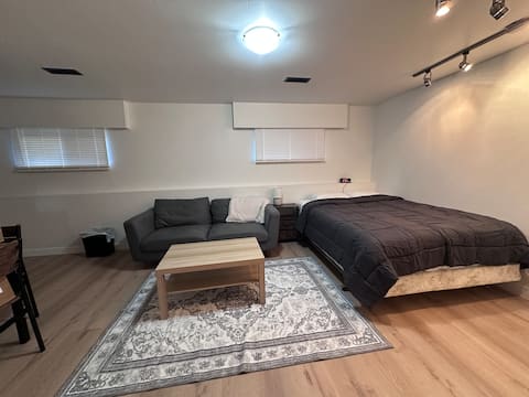 Successful Airbnb property: Burnaby Central Park guest suite near skytrain. in Metrotown