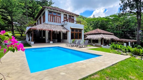 4-bed cabin - heated pool - billiards