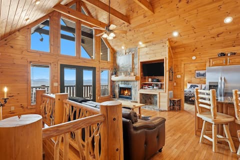 Top Airbnb: Epic Mtn Views | Hot Tub, Fire Pit, & Karaoke! in Gatlinburg