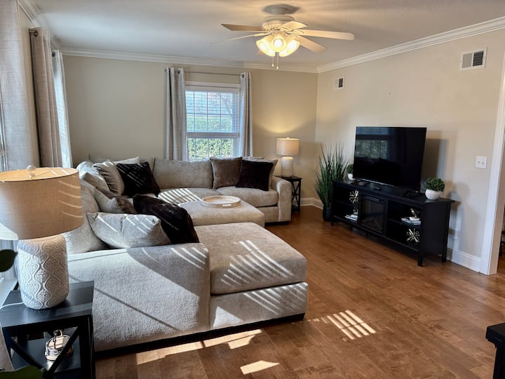 Spring View Oasis W Pool And Hot Tub In Wilmington - Wilmington, NC