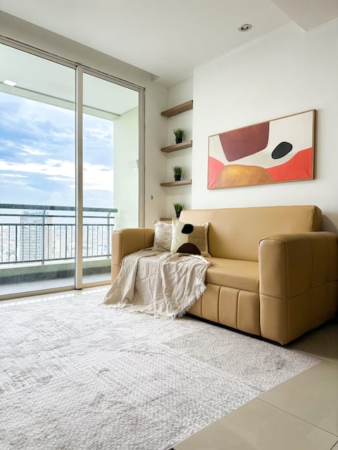 3BR Family Suite Central Park Residences | 9pax