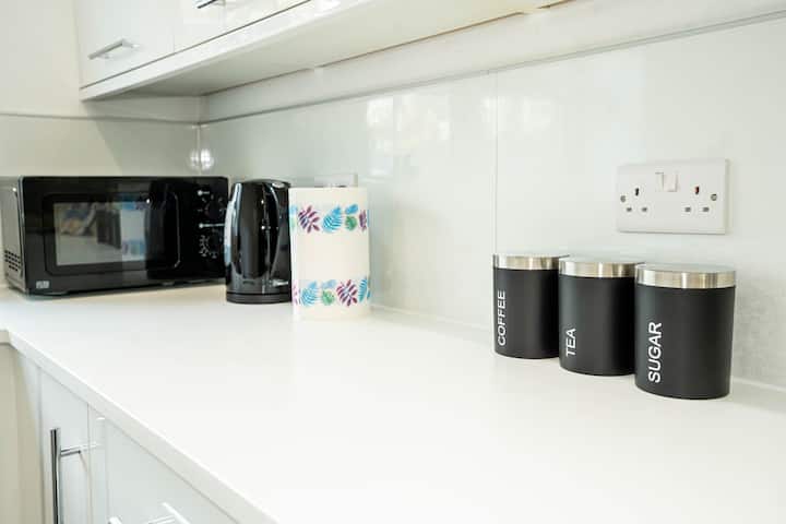 Ensuite Studio • Parking • Kitchen Access - Newcastle-under-Lyme
