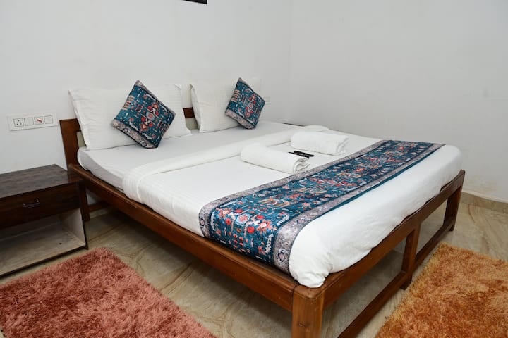Bedroom 1 image 3