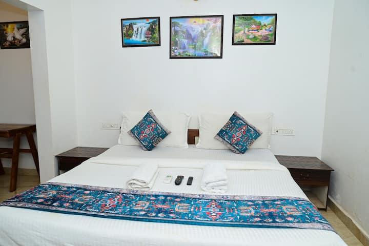 Bedroom 1 image 4