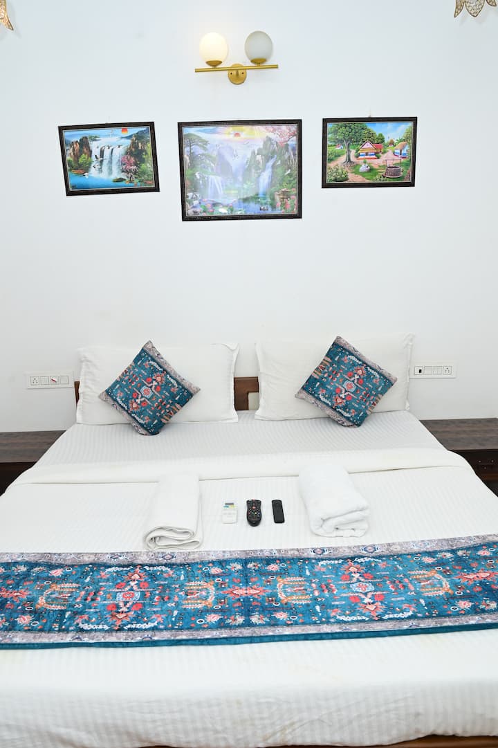 Bedroom 1 image 5