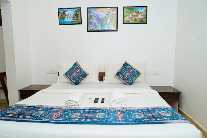 Bedroom 1 image 2