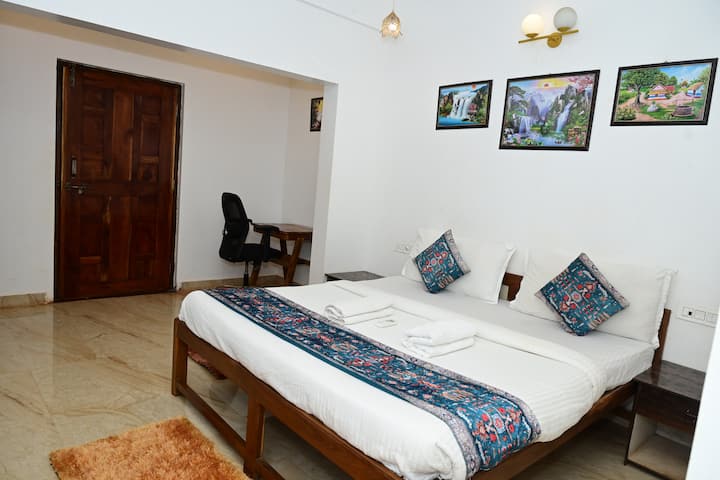 Bedroom 1 image 7