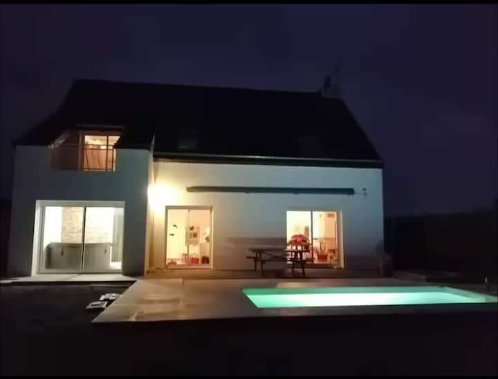 Villa Bord De Mer Avec Piscine Couverte, Jacuzzi - Pénestin