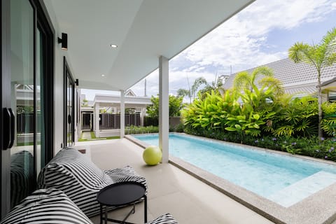 Pattaya Single Family Villa 3 Bedrooms 4 Bathrooms Private Pool Free Internet