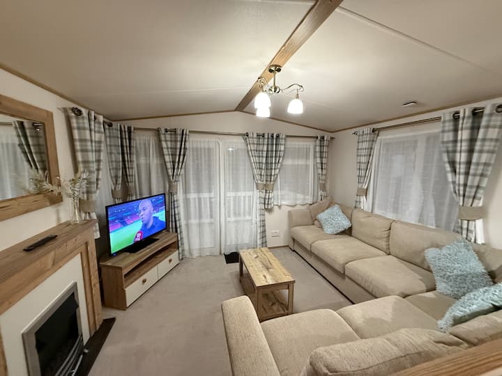 Oak Village 83, Grange Leisure Park With Hot Tub - Sutton on Sea