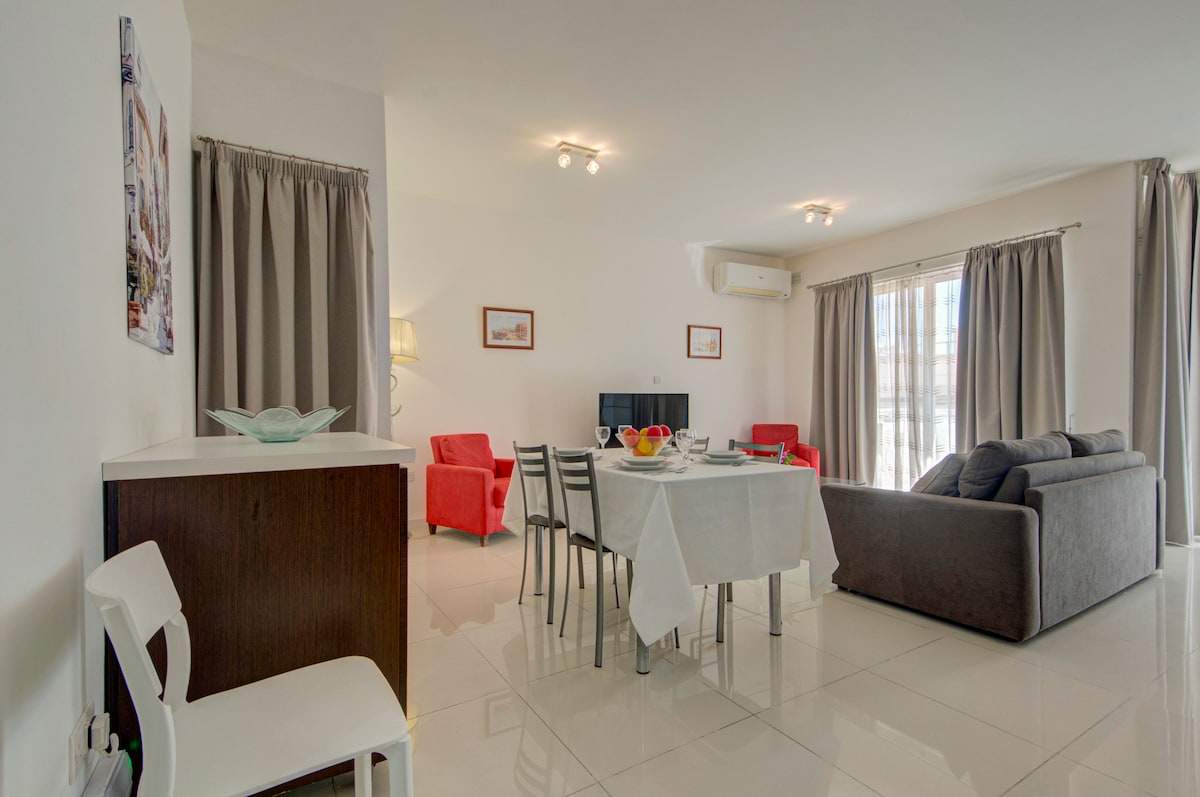 A unique & charming 2 BR apartment in St. Julians