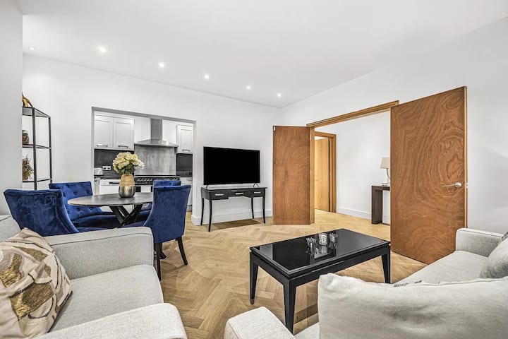 1-bed Fitzrovia Flat | Private Patio, Sleeps 4 - Bloomsbury