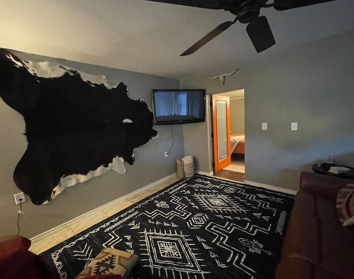 Longhorn Studio – Guest House W/extra Guest Space - Abilene, TX