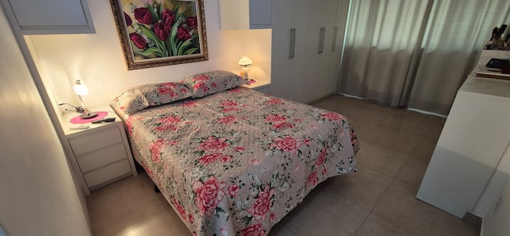 Chambre spacieuse pour votre confort, excellente télévision, literie de bonne qualité
