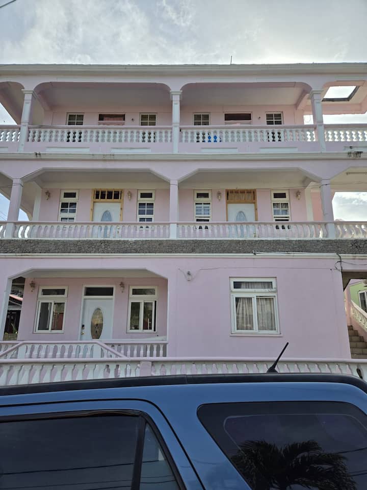 Pink Poinsetta Apartments - Dominique