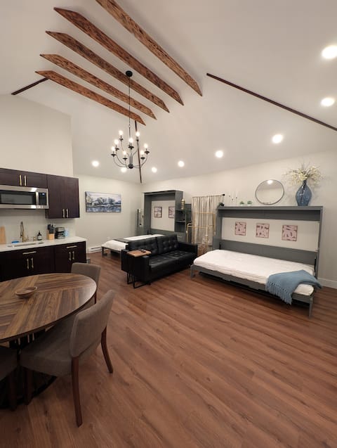 The Serene Loft: Chic Comfort Close to NYC
