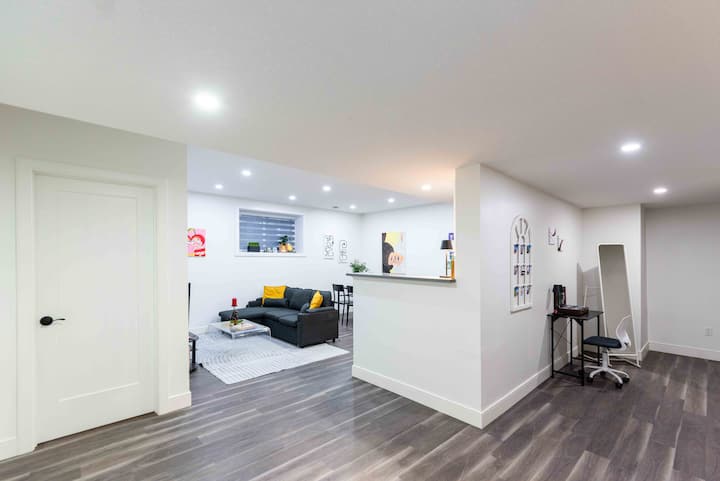 Pop Suite - 2 Br Basement Suite Near U Of A - Edmonton