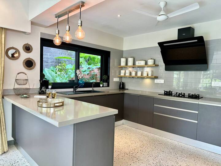 Full kitchen image 1