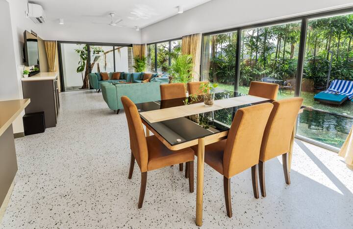 Dining area image 1