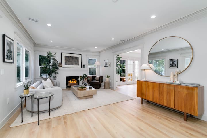 Stylish Weho Stay Near Sunset & The Grove - Los Angeles, CA