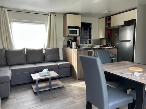 Annonce Airbnb populaire: New mobile home with air conditioning, 3 bedrooms, near castles à Veuzain Sur Loire
