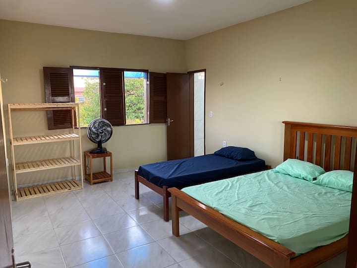Tutte le suite hanno 1 letto matrimoniale, 1 letto singolo, 1 ventilatore e 1 organizer