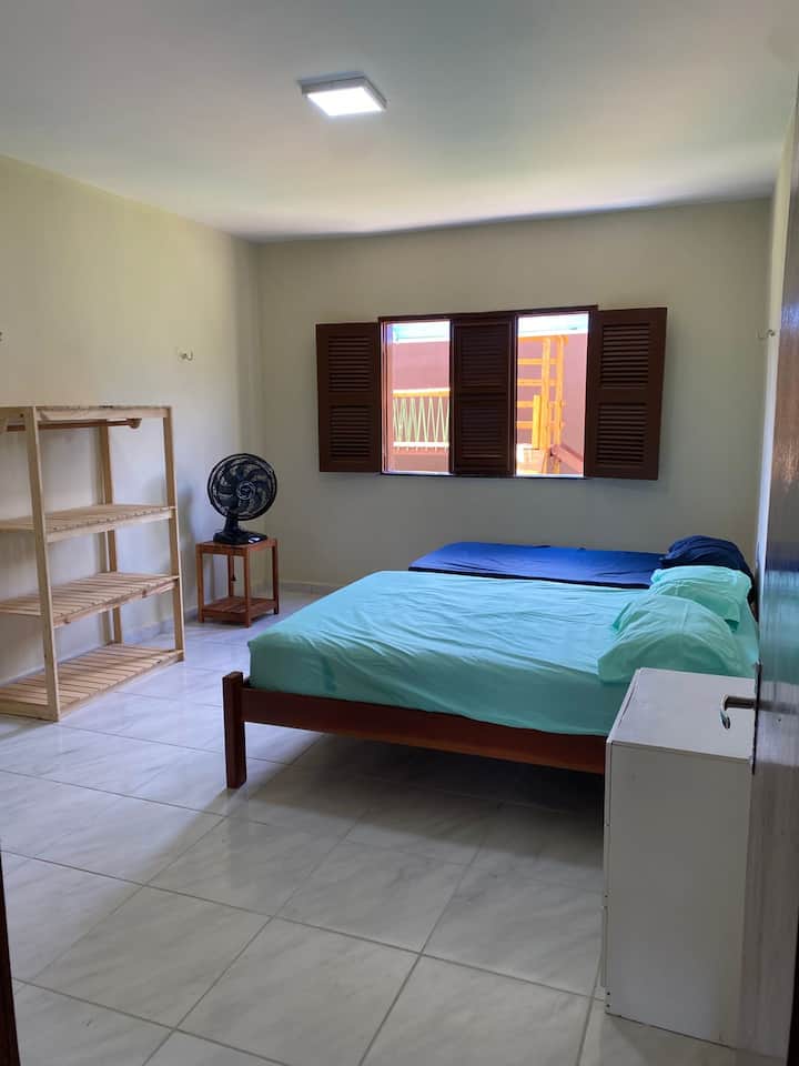Tutte le suite hanno 1 letto matrimoniale, 1 letto singolo, 1 ventilatore e 1 organizer