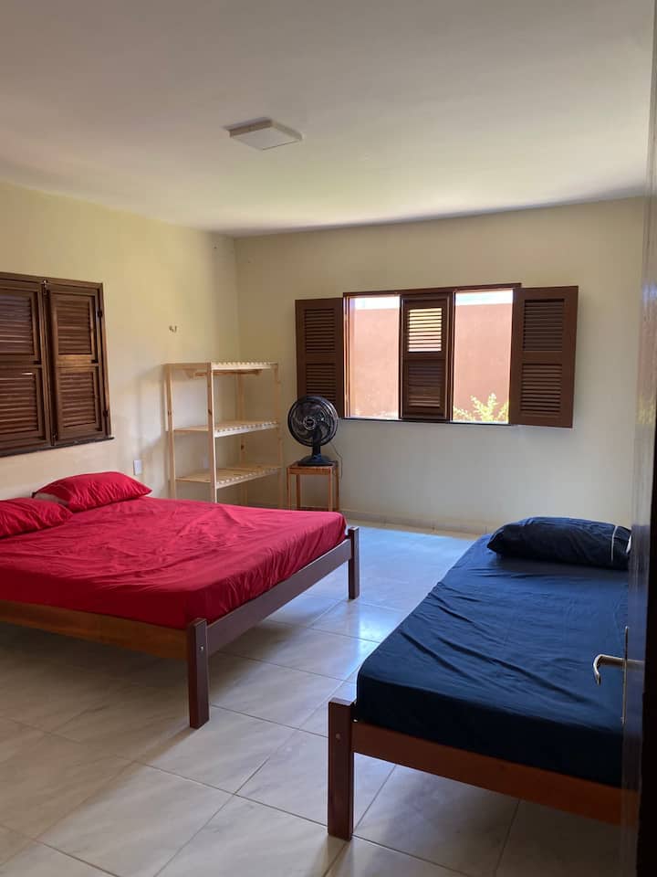 Tutte le suite hanno 1 letto matrimoniale, 1 letto singolo, 1 ventilatore e 1 organizer
